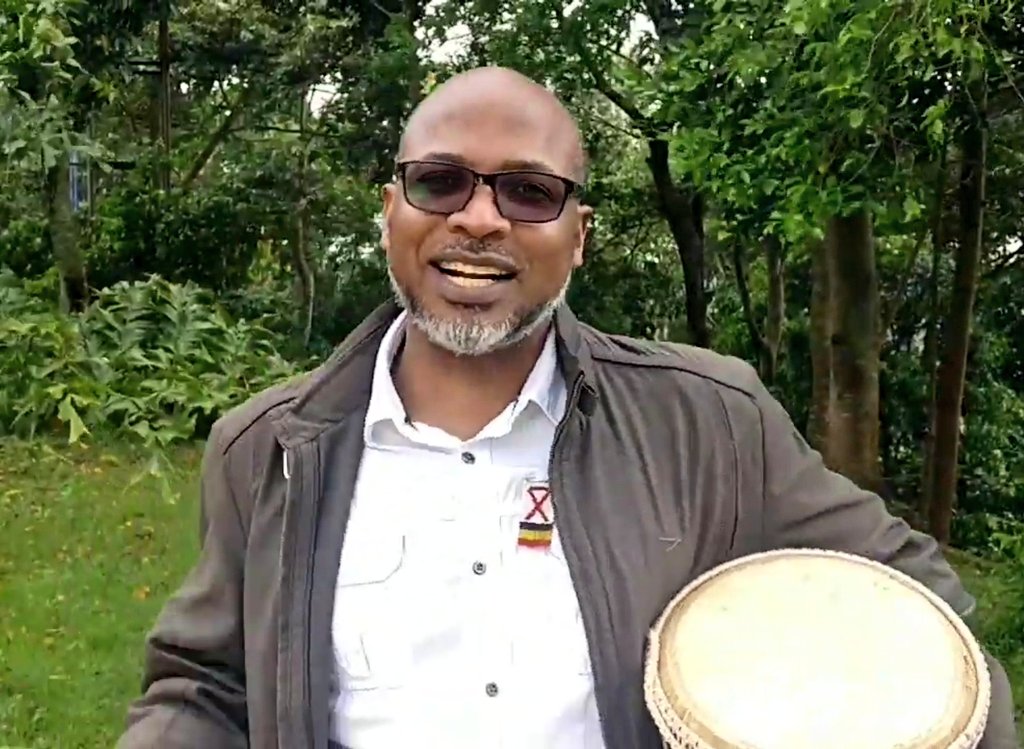 martinssempa's tweet photo. @qaxibwe @DouglasLwangaUg @eddykenzoficial Here is my advise to @eddykenzoficial and other unmarried young men how not to react when your girlfriend leaves you. Issues of #SheikhMuzaata and the #GayDenials also addressed. YouTube link https://t.co/ndE133Nz5d https://t.co/fppn8GDEKr