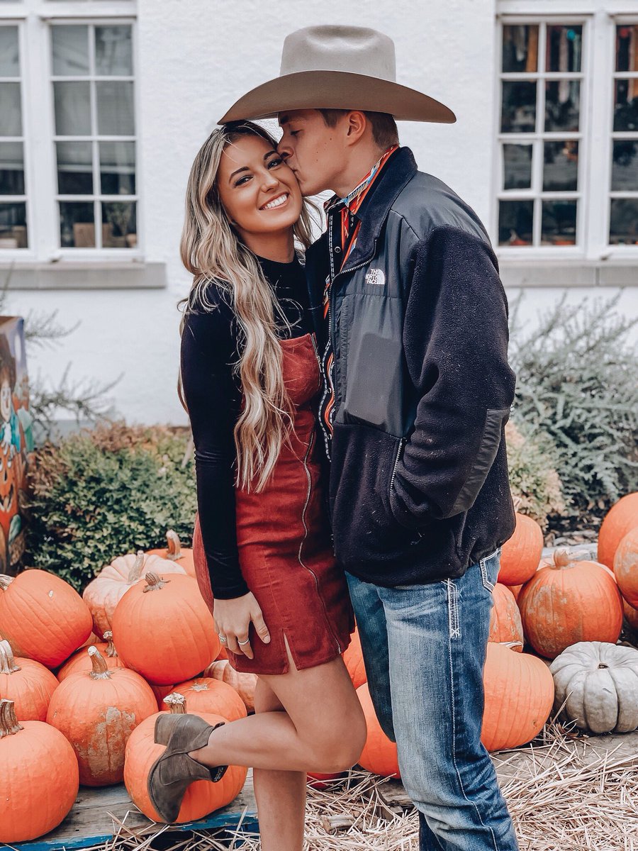 Kara___Johnson's tweet photo. Expectations VS reality🎃 https://t.co/3kJTJ37fkz