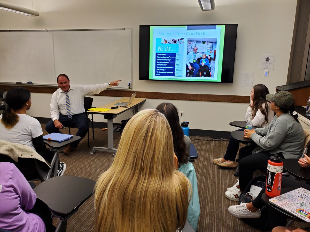EllieKousidis's tweet photo. Wow! What a great visit from Davenport principal @MichaelPisseri! Our @FairfieldU #edtechies heard about the role of tech, the importance of mindset & school climate & so much more! Thank you for joining us! #SPSMIND #GSEAP #KousMD300 https://t.co/xa7K8phL0Y