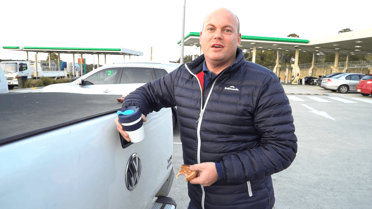 SimonVLeuven's tweet image. It is estimated Australians use 1 billion disposable coffee cups each year. That's approximately 2,700,000 paper coffee cups thrown out every day! 
Do you have a KeepCup? ☕🥛
Ref: ow.ly/l0Bd50whijE

#sustainability #plastic #recycle #vanden #coffee