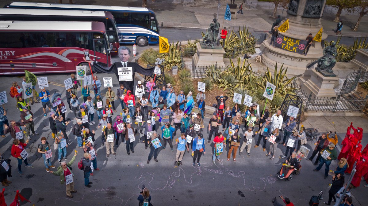 Beautiful action today in #SanFrancisco as rebels gathered for a die-in to demand #ClimateAction and #California leadership for a fossil fuel-free state and future.
#ExtinctionRebellion #EverybodyNow #ClimateEmergency #ClimateStrike