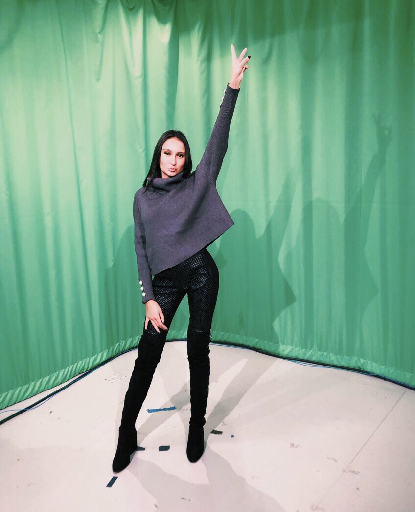 haley_mnick's tweet photo. Today was @SMUTV first live show of the semester! Be sure to tune in everyday for the latest news! You can find our shows at https://t.co/g2qFOQ4LLp #smu #smutv #thedailyupdate https://t.co/9QIA5C8Yqb