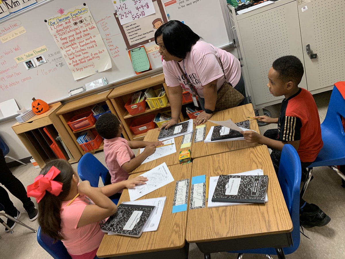 DocKelly1908's tweet photo. Great teaching and learning at our Fall Break Learning Academy! We also honored breast cancer awareness month #nogapsinlearning #FBLA #thinkpink2019 @SCSK12Unified @SCSSuptRay https://t.co/SeZ4ckuzGK