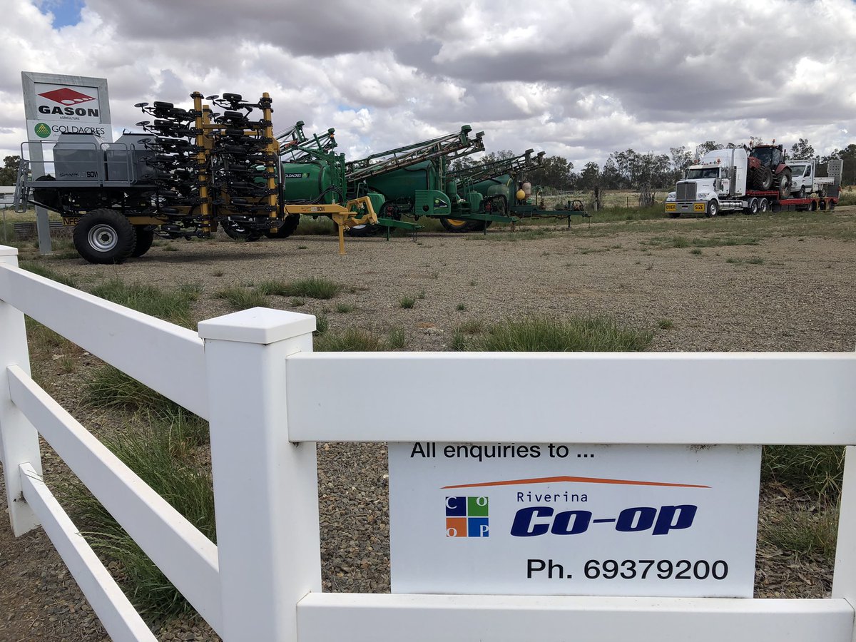 Rod__Dunn's tweet photo. Just unloaded a stock Serafin Ultisow NarrowFold 6m Single disc seeder at the Riverina Co-Op in Wagga. Feel free to call in and have a look over it. 32 rows on 8” spacing with @AFGason 1230 mounted bin. #riverinacoop #wagga #dealer #ultisow #narrowfold #singledisc #notill #stock https://t.co/UjY1HUnEME