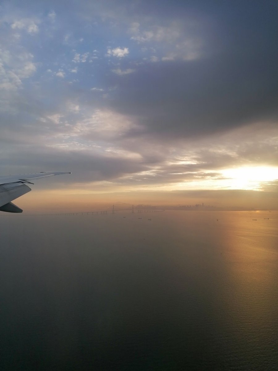 Travel2SandT's tweet photo. Pictures taken during the flight 😊
#flight #traveltokorea #intheplane https://t.co/YggMgbDd4O