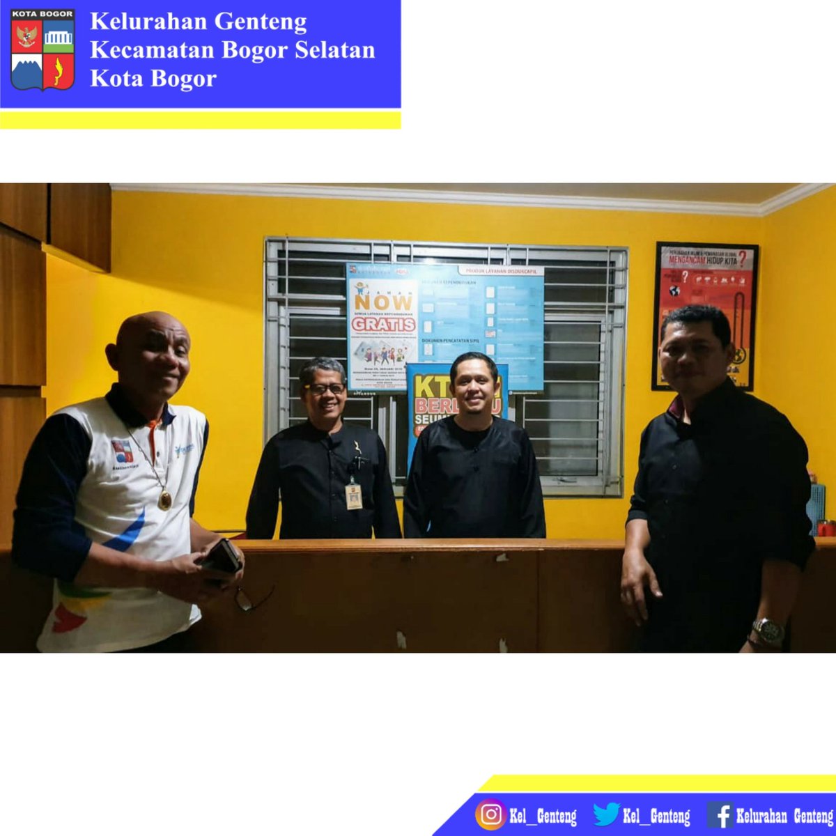 kel_genteng's tweet photo. Pelayanan Ekstra Kelurahan Genteng (16/10). 
@ridwankamil
@jabarprovgoid
@BimaAryaS
@PemkotaBogor
@Atepbudi
@bagpemkotabogor
@KecamatanBosel
@yuseffarizal
#gentengngibrit #bogorberlari #bosellumpat #jabarjuara https://t.co/bBQknp0FTc