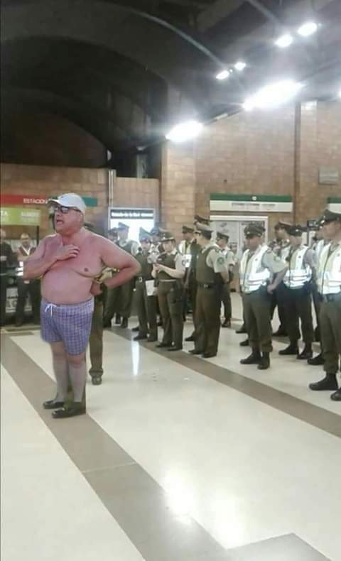 LoReNoimporta's tweet photo. Salgan de mi metro 🤣🤣🤣 https://t.co/ENLLuPP2MW