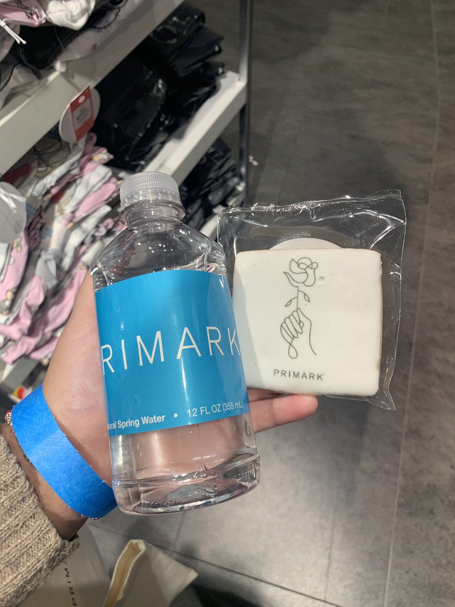 HCSuffolk's tweet photo. Come to Primark in Downtown Crossing, Boston from now until 8:00pm for student night with @HerCampus! Look at how cute these refreshments are 😍 #PrimarkUSA #HerCampusChapter #ad #hcpartner https://t.co/ET8vAfg0Zg