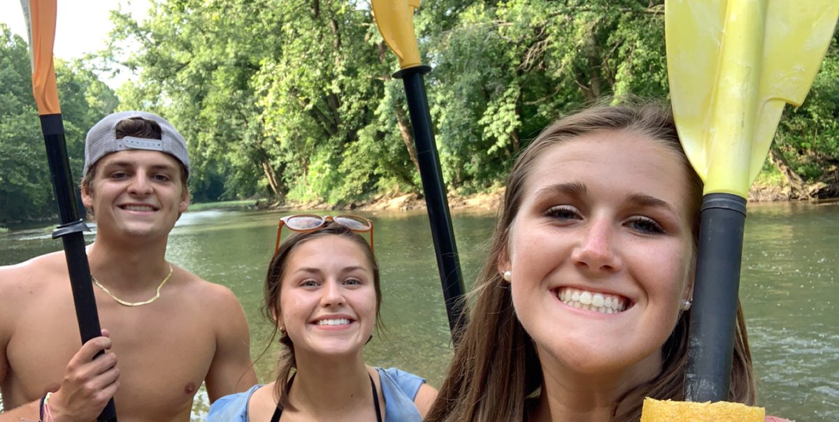 caylin_niceley's tweet photo. happy birthday to my bestest pal ever! couldn’t imagine life without my goldfish lovin gal, you’re my favorite person! love you forever rach 💛💛💛 https://t.co/CQYSONyU8I