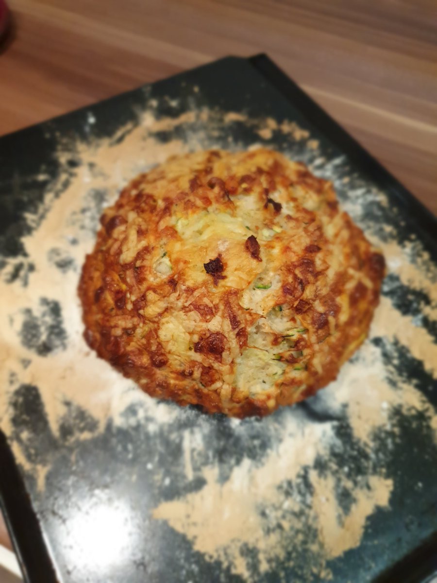 aimingelsewhere's tweet photo. We all have different approaches to preparing for a big night out. Tonight...I baked a cheese, courgette and thyme sodabread before going off to London tomorrow to get my glow on with the @cbituk team! #AGloHaprep #gohugetomorrowchillnow #kitchenchilling #breadweek https://t.co/dpJ1CdJ7Kd