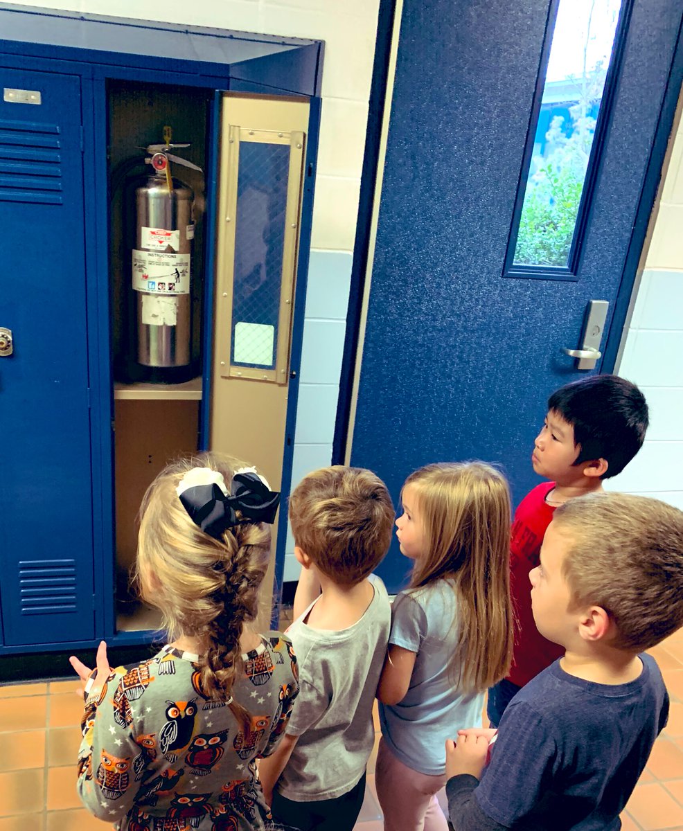 DanzDucks's tweet photo. Students loved going on a sign hunt around our building. Itβs amazing how much they learn during a study and how quickly. #creativecurriculum #perfectlyimperfectpreschool #laceypop #laceylittlelions #signstudy @PrincipalMPES https://t.co/TNaWZkt3vU