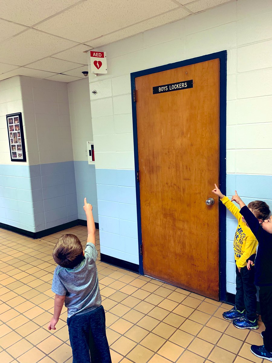 DanzDucks's tweet photo. Students loved going on a sign hunt around our building. Itβs amazing how much they learn during a study and how quickly. #creativecurriculum #perfectlyimperfectpreschool #laceypop #laceylittlelions #signstudy @PrincipalMPES https://t.co/TNaWZkt3vU