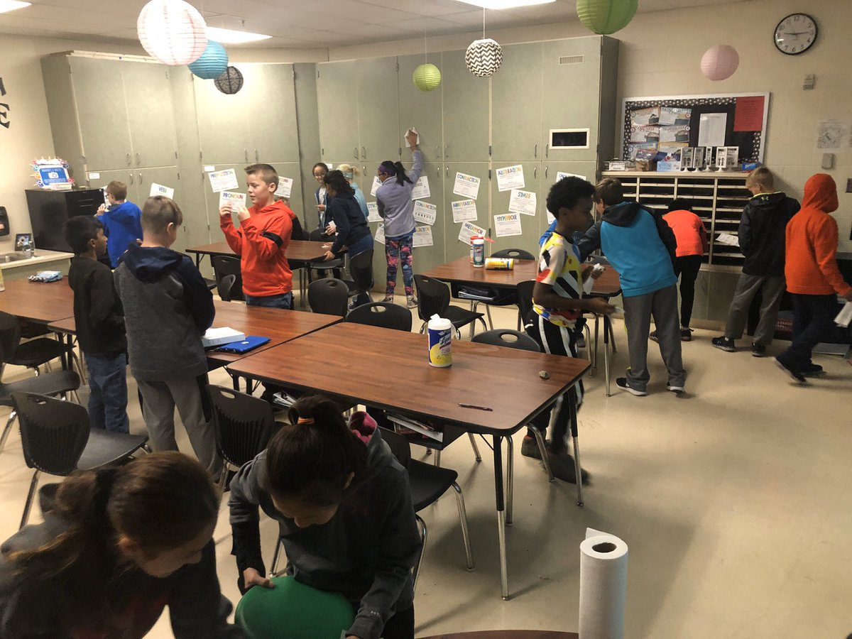 AudreyScarbriel's tweet photo. Health today was about personal hygiene which brought up how there are germs everywhere ... so, they decided to Clorox Wipe the classroom! #scoreforme #germfree #for2seconds #rocketproud https://t.co/1QimFlW5vp