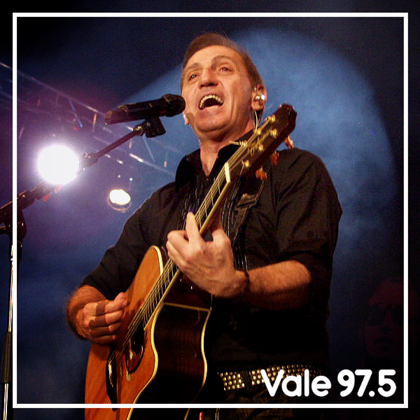 Vale975's tweet photo. El primer tema del jueves será de @FrancoDeVita ♪ 🇻🇪
¿Cuál de estos dos querés?
RT 🔁 Sólo importas tú.
MG ♥ Cálido y frío.
¡¡A votar!!
#YoEscuchoVale ♪ https://t.co/LvbdtkhEoo