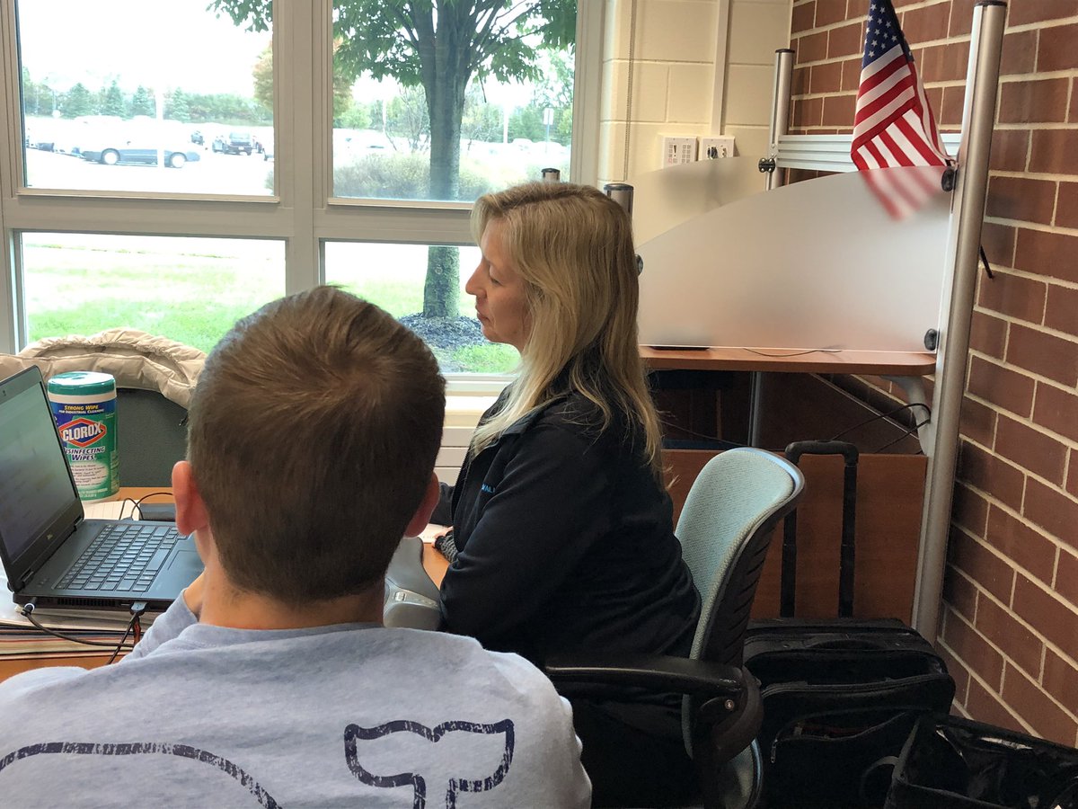 MrsStanton12's tweet photo. Natalie York, KVCC Counselor, advising Early College students for winter 2020 courses!  #glcsec https://t.co/o0HwNQnkca