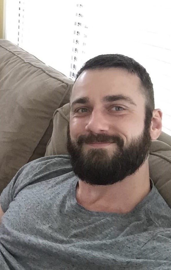 gravity_under's tweet image. Can anyone please tell this guy his photo has been stolen . Those scammers , fuck off !