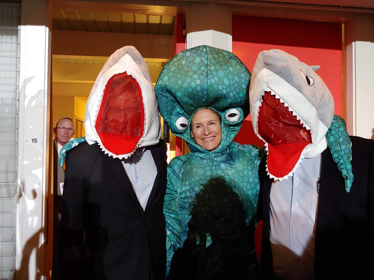 TNDC's tweet image. We raised nearly $400,000 for kids in the TL at last night's #PoolToss! 🌊💦

It takes a village! A HUGE thanks to our splashtastic supporters, sponsors, tossees, co-hosts, emcees, food folks, staff volunteers, host @Phoenix_Hotel, and so many more!