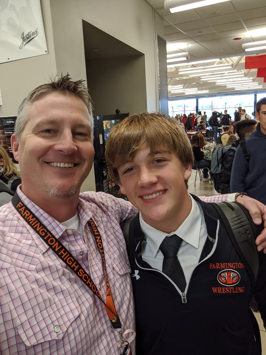 FHSjlund's tweet photo. Hey @pvenzz where'd you get the inspiration for the 1/4 zip over the shirt and tie look? #AskingForAFriend #LooksSharp @FarmingtonWres https://t.co/tWv9XmmEMf