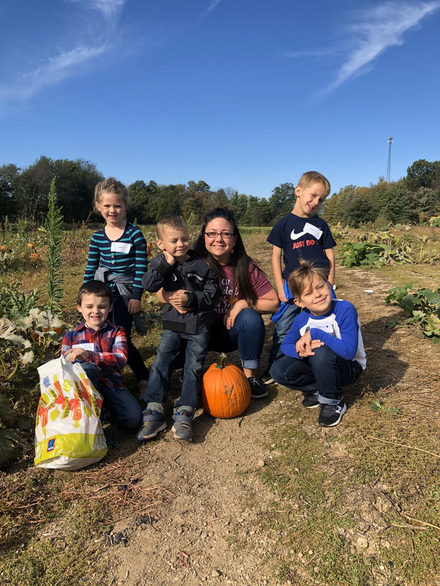 MissKear_K3's tweet photo. Pumpkin Patch with 18 of the cutest pumpkins!!πππ Thank you chaperones, Rufener Hilltop Farms and @DeptSuffield π and PD π for a fun and safe walking field trip!! #KearsKinders #cutestpumpkinsinthepatch #LoveSuffield @SuffieldE https://t.co/KOKvg5HJR9