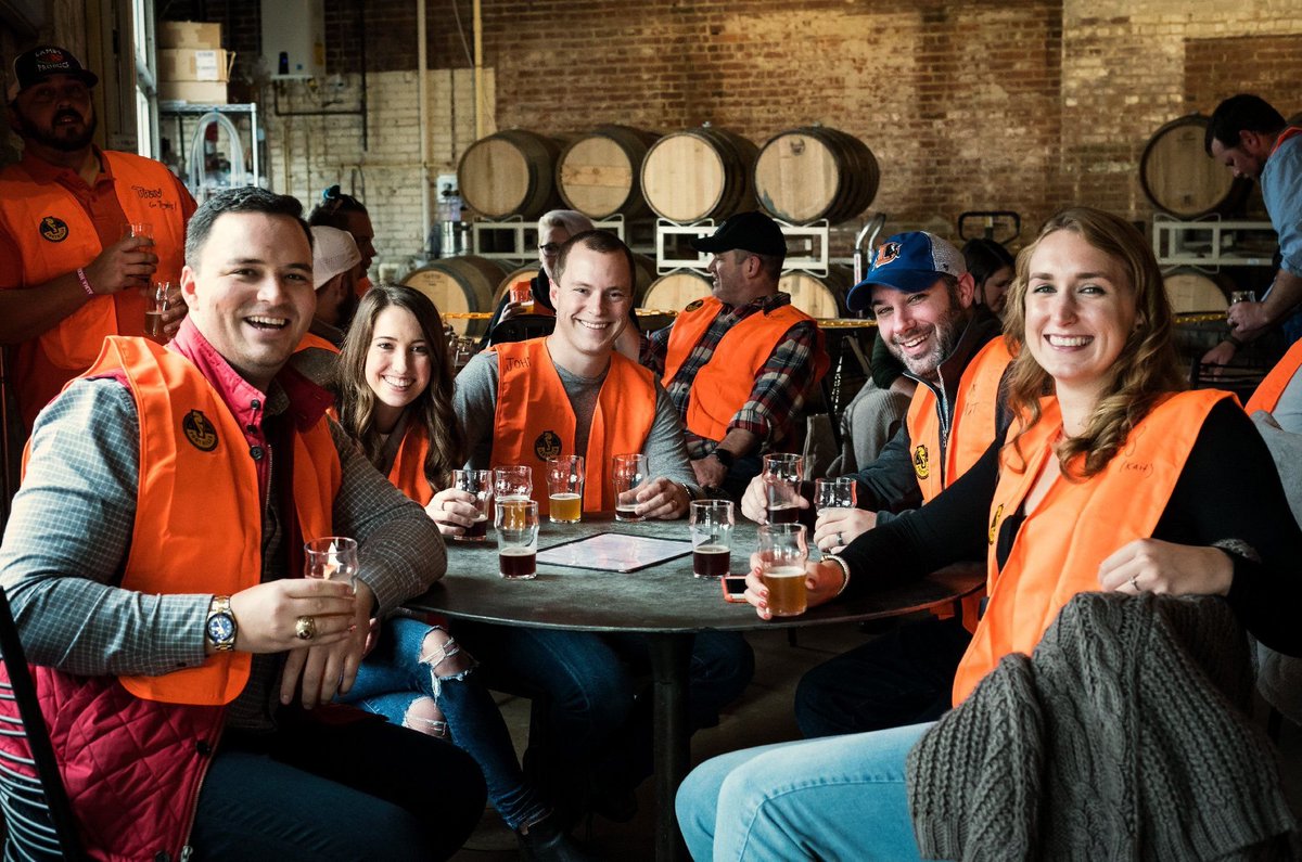 LowesFoods's tweet photo. The hunt is almost over...just two more days of the #BeerHuntingSeason contest🍻 Keep your eyes out for Carolina crafts and tag us for the chance to join us in Greenville, SC the weekend of Nov. 9th. https://t.co/2xUDvWGlTX