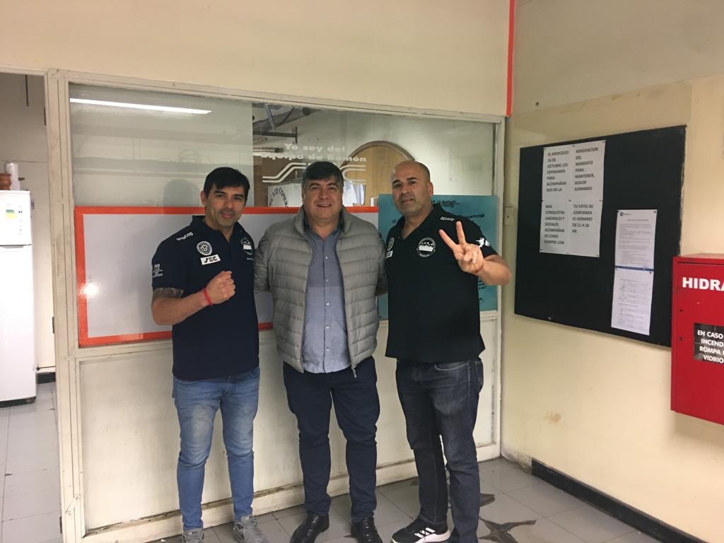 MuerzaRamon's tweet photo. Felicitaciones por la reelección a los delegados y compañeros él pana y pochito de Carrefour salguero👏👏👏👏👏
#ListaGranateMorada
#UnidosPodemos💪💪💪💪 https://t.co/3hS2hfRK4Y
