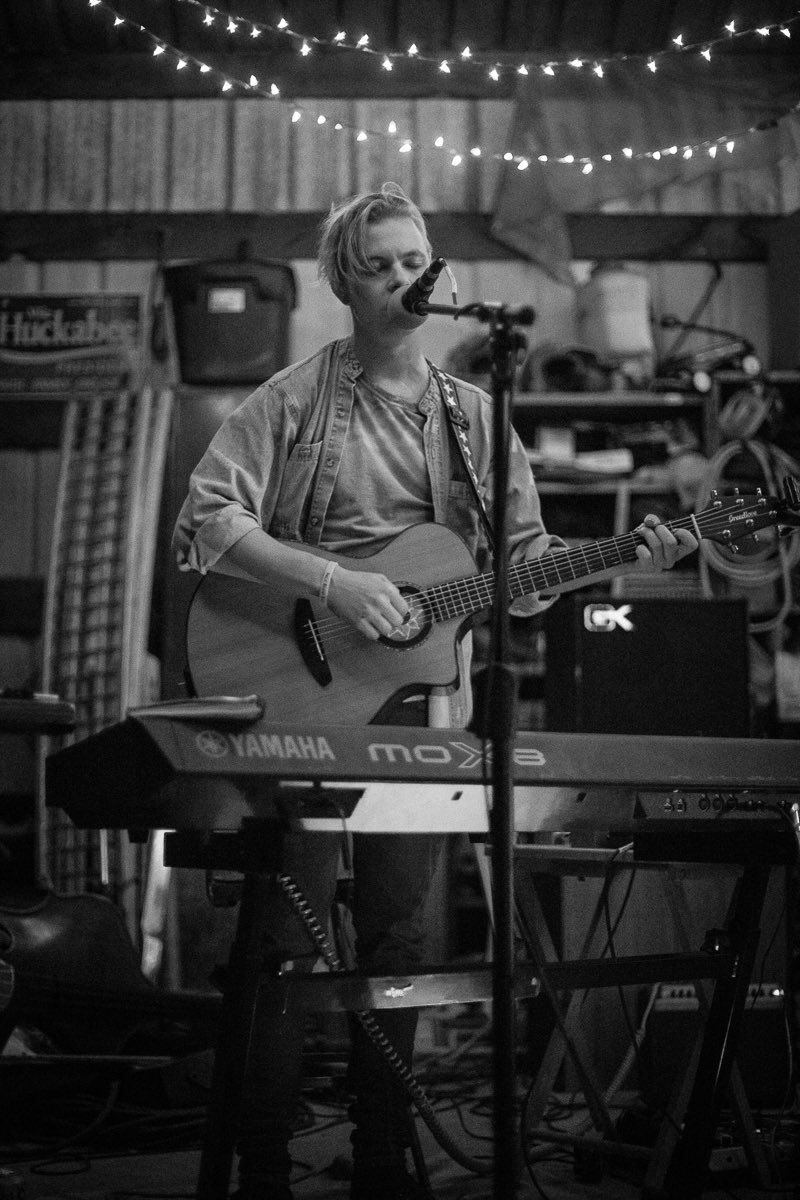TubbyTheBand's tweet photo. One week from today (10/23/19) we will be joining @GoodGodFatherOR lat EastSide Bar and Grill in P-town. Come enjoy some live music and adult beverages 📷 @dakotaafawn #PDX #PNW #LiveMusic #Folk #Rock #BlackAndWhite #Acoustic #Electric #Music https://t.co/TmUgfBUiIO