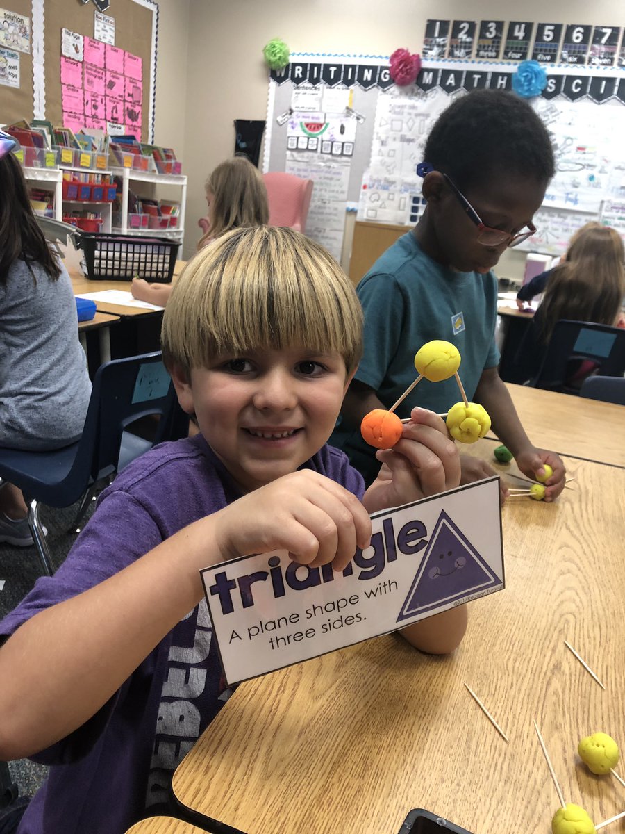 hart_reading's tweet photo. This week we are learning all about Polygons! @PowellCISD https://t.co/tXen07R1GR