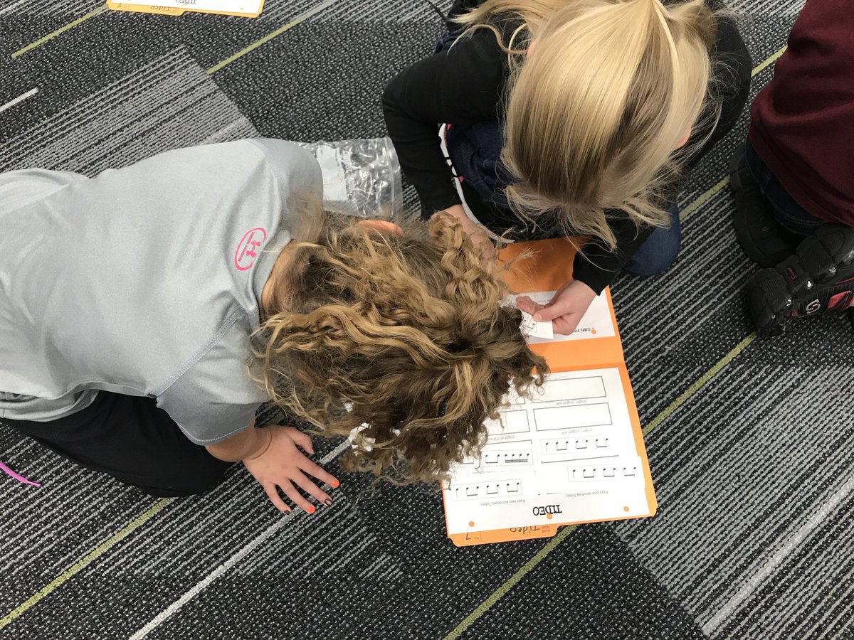 MrsS_IRIC's tweet image. 4Wa working together to put the mixed up rhythm in the right order! #synergy #musicplay #sixteenthnotes 🎶 @alohateach