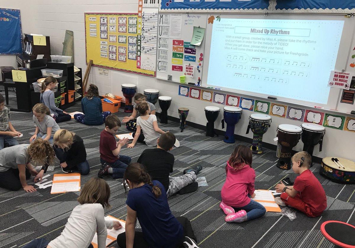 MrsS_IRIC's tweet image. 4Wa working together to put the mixed up rhythm in the right order! #synergy #musicplay #sixteenthnotes 🎶 @alohateach