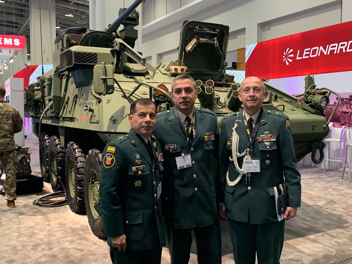 MgJuanPAmaya's tweet photo. Oficiales del Ejército Nacional de Colombia  asisten a #AUSA2019 Exposición de la Asociación del Ejército de los Estados Unidos #AUSA2019, foro de innovación, modernización y actualización sobre capacidades terrestres para defensa y seguridad. https://t.co/c8wj2WHIHe