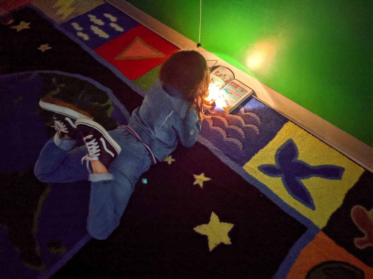 MrsCooperYES's tweet photo. A rainy day during our Read A Thon fundraiser = spontaneous Flashlight Buddy (or Solo) Reading!! @yes_falcons #ReadtoSOAR #engageYCSD https://t.co/6cYyRT72xy