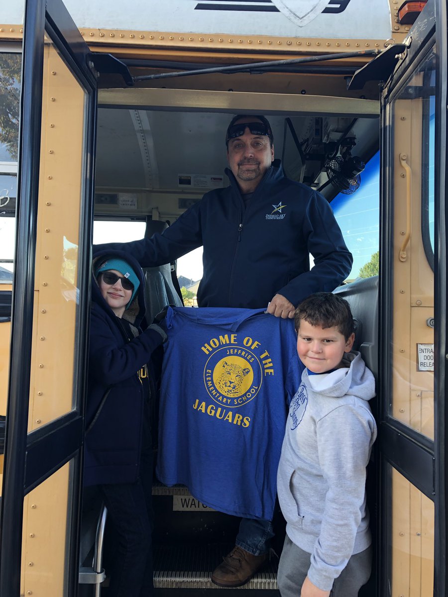MsEutsler117's tweet photo. Thank you @JeffriesSPS bus drivers for all you do! Our student council enjoyed serving donuts, hot chocolate, and coffee to our amazing bus drivers! #servingourcommunity #jeffriesishome @thetommasterson https://t.co/IwwR8DQ1nk