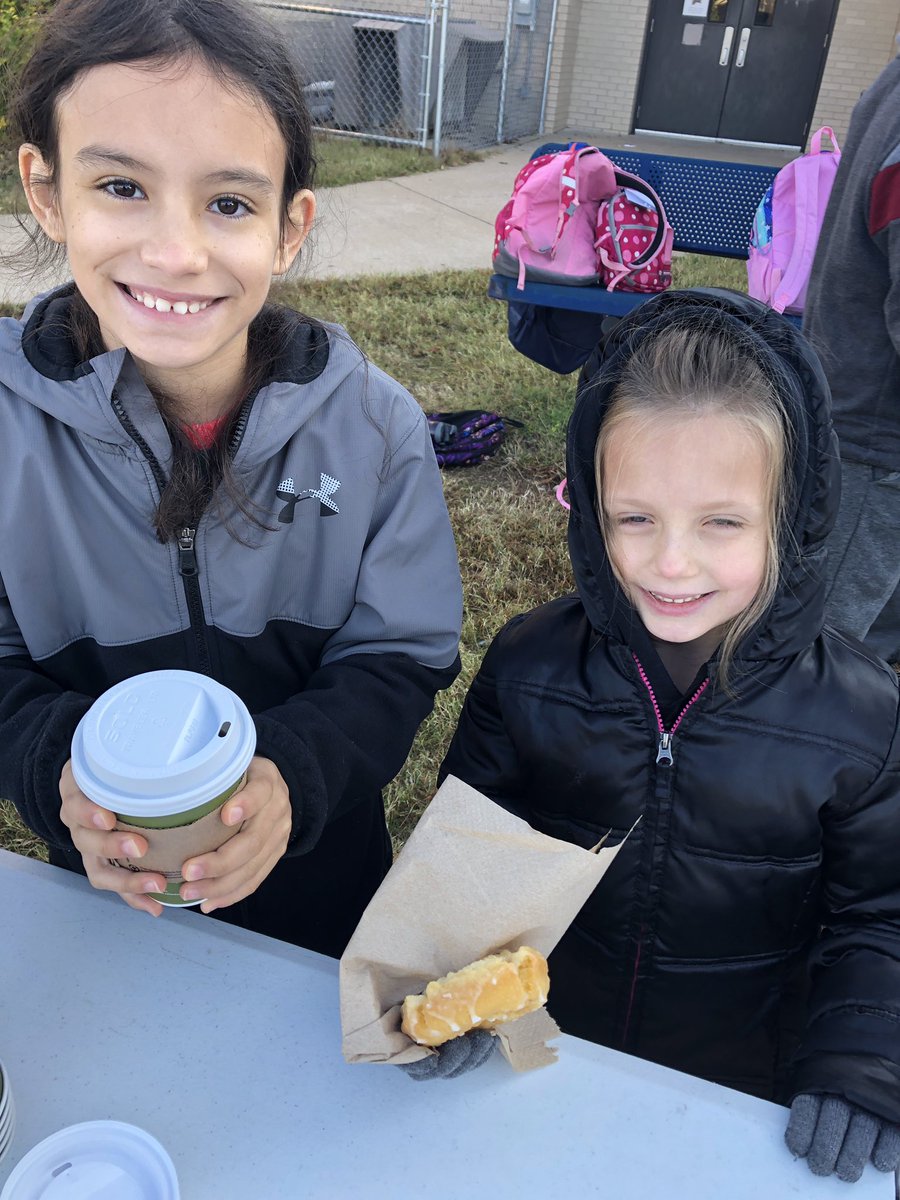 MsEutsler117's tweet photo. Thank you @JeffriesSPS bus drivers for all you do! Our student council enjoyed serving donuts, hot chocolate, and coffee to our amazing bus drivers! #servingourcommunity #jeffriesishome @thetommasterson https://t.co/IwwR8DQ1nk