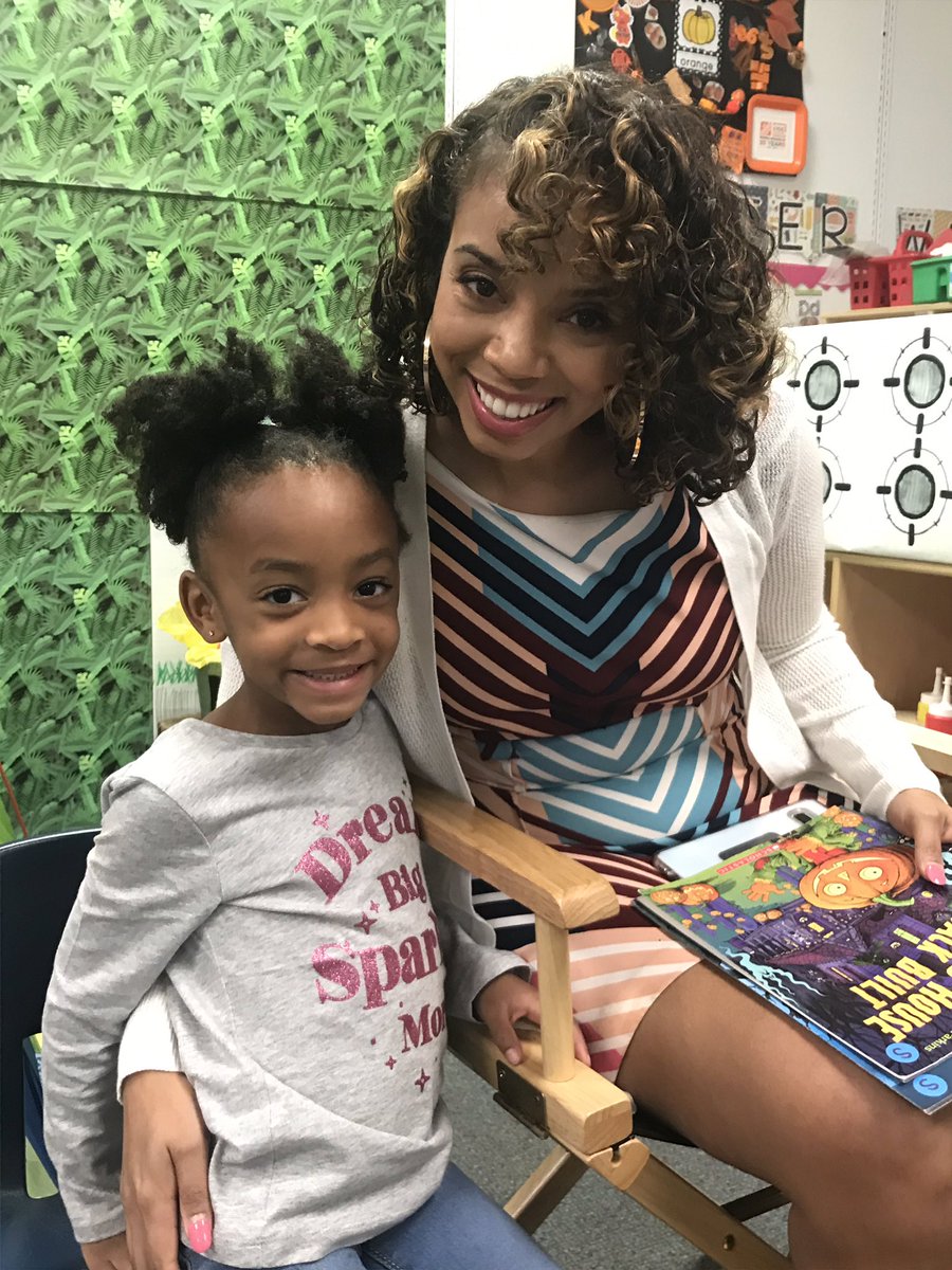 AngelikaHandle6's tweet photo. We had a great start to our day! Thank you to Mrs. Kaufman for coming to read to us this morning! We loved having you &amp; so did your little one! #CFBisdprek #furneauxbraves https://t.co/LrIoXwYhxb