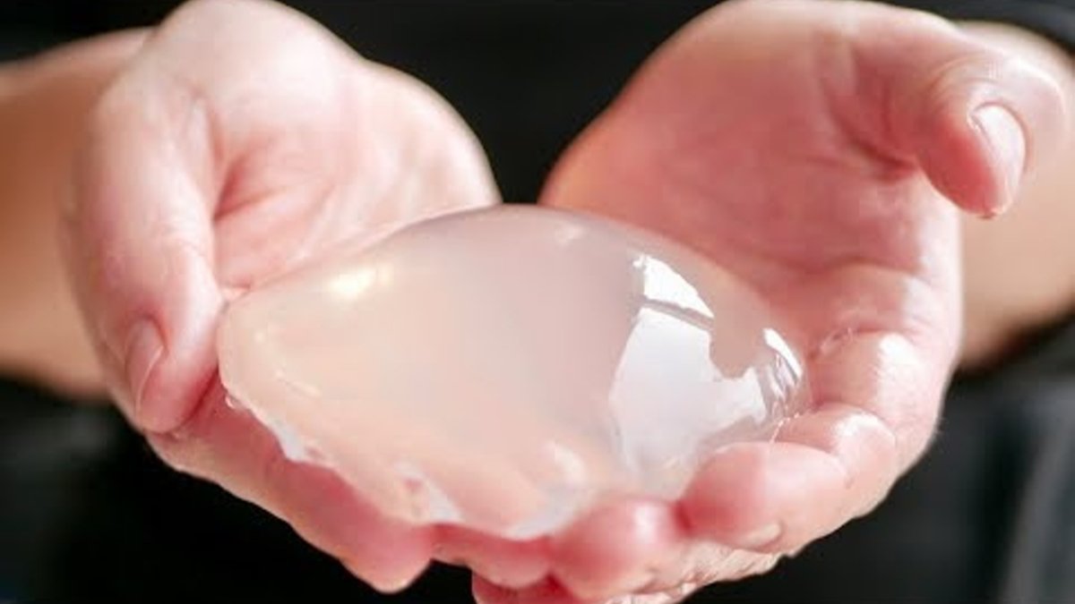 LBRYcom's tweet image. What is this mysterious food substance? And why is she holding it? Find out when you watch this video: buff.ly/31miheo and view all of @kaccreative's videos on LBRY here: buff.ly/33CQLuK Learn more about this week's creator on our blog. buff.ly/31niA8Q