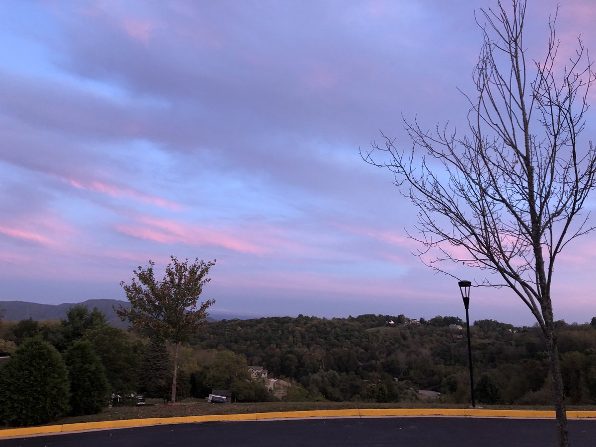 vichall33's tweet photo. Front porch views🌞 https://t.co/bN5nNs3b95