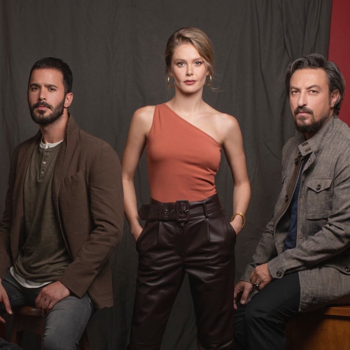 forburcu's tweet photo. Thank you to the cast and crew for sharing your talents with us. TY for making this show possible and filling it with incredible characters, humour, love..I’m going to deeply miss this show. It really holds a big place in my ���️. #seninleolmakvarya #kuzgun https://t.co/er2ax8zz0g
