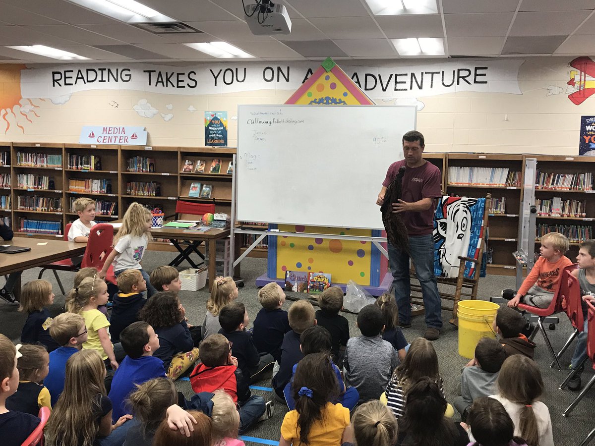 mrsbybeesclass's tweet photo. Today we heard from one of our own local farmers and a local pastor. The kids are loving this week! Our community is full of amazing community helpers! @SouthwestLaker #CallowaySchools https://t.co/W2ES7Ncu7R