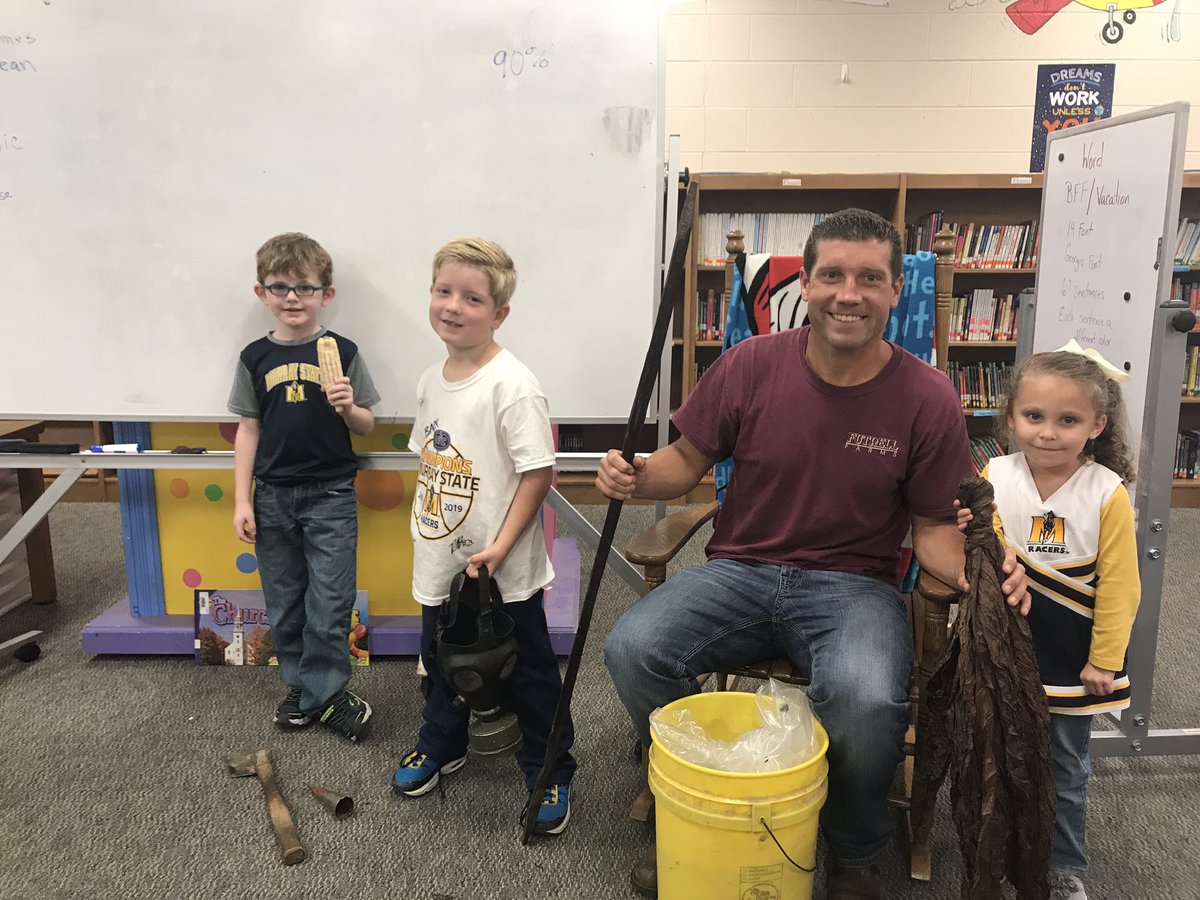 mrsbybeesclass's tweet photo. Today we heard from one of our own local farmers and a local pastor. The kids are loving this week! Our community is full of amazing community helpers! @SouthwestLaker #CallowaySchools https://t.co/W2ES7Ncu7R