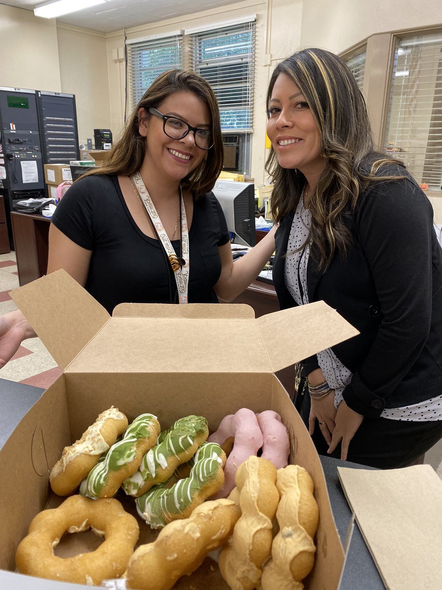 KellyRWelsh's tweet photo. Congratulations @Sutter MS new teacher, Ms. Rostagno  YOU WON and thank you @SchoolsFCU for the school supplies for the classroom and the donuts for the main office. @LASchools @LAUSDNorthwest @nickmelvoin https://t.co/mk8Eyvct2H