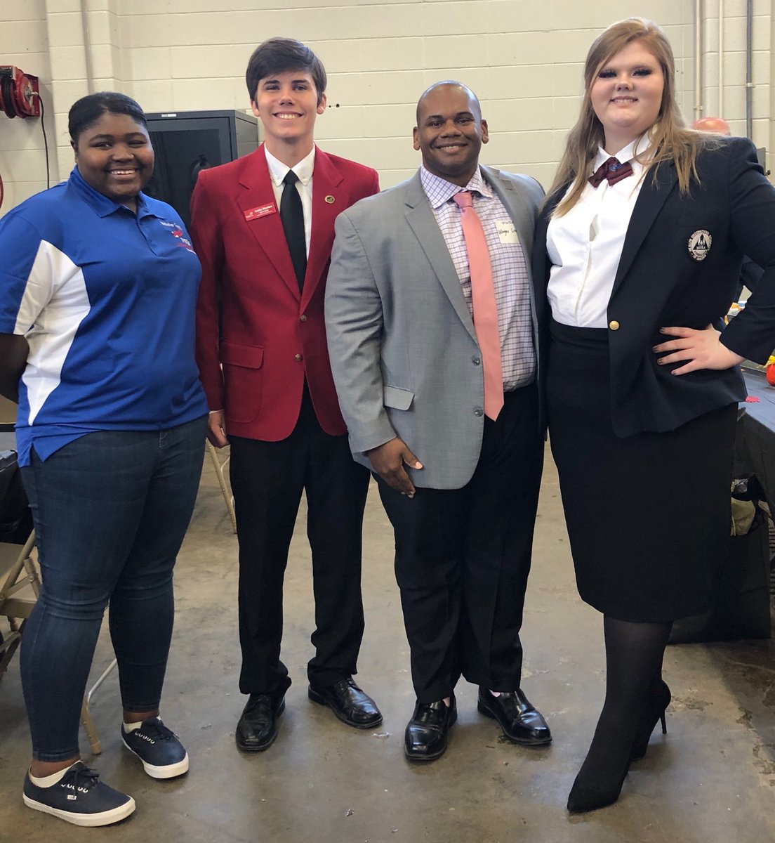 rlcallaway's tweet photo. Dr. Wayne Lewis with some of our CTSO students... that’s what it’s all about! Love our kids! #1WC ⁦@HankinsJarrod⁩ ⁦@AlainaLancaste4⁩  ⁦@WayneDLewis⁩ ⁦@apelli2⁩ https://t.co/Qoi7fqz3Jw