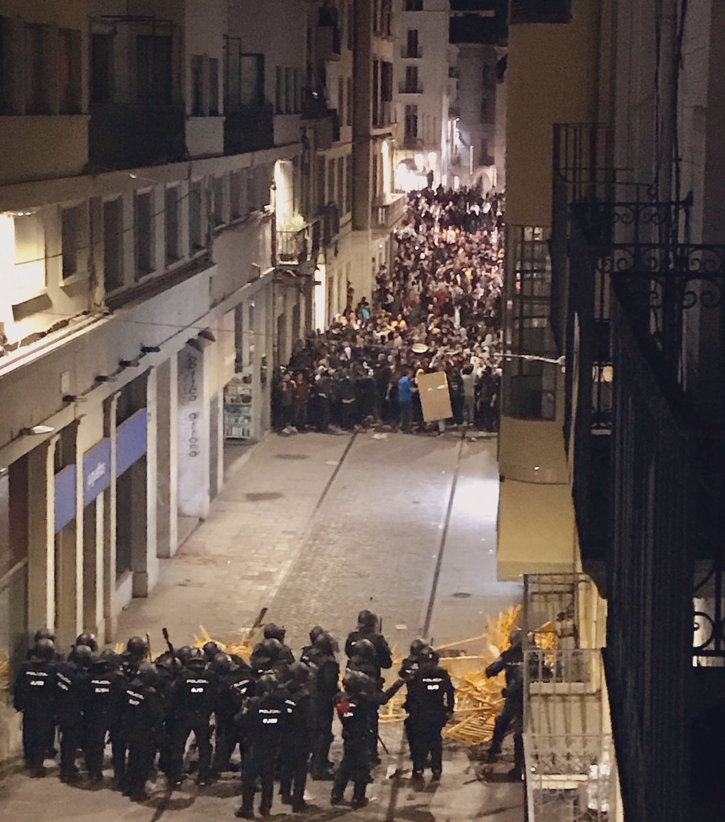 contra el monopoli de la força, persistirem! #SpainIsAFascitState <a href="/CDRGironaSalt/">CDR Girona #21raons</a> <a href="/tsunami_dem/">Tsunami Democràtic</a>
