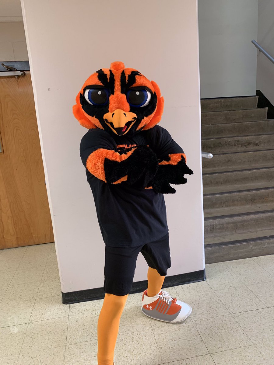 Come get hype with me as we get ready for the start of basketball season at hoop madness tonight @7 #WarhawkNation #MyAum