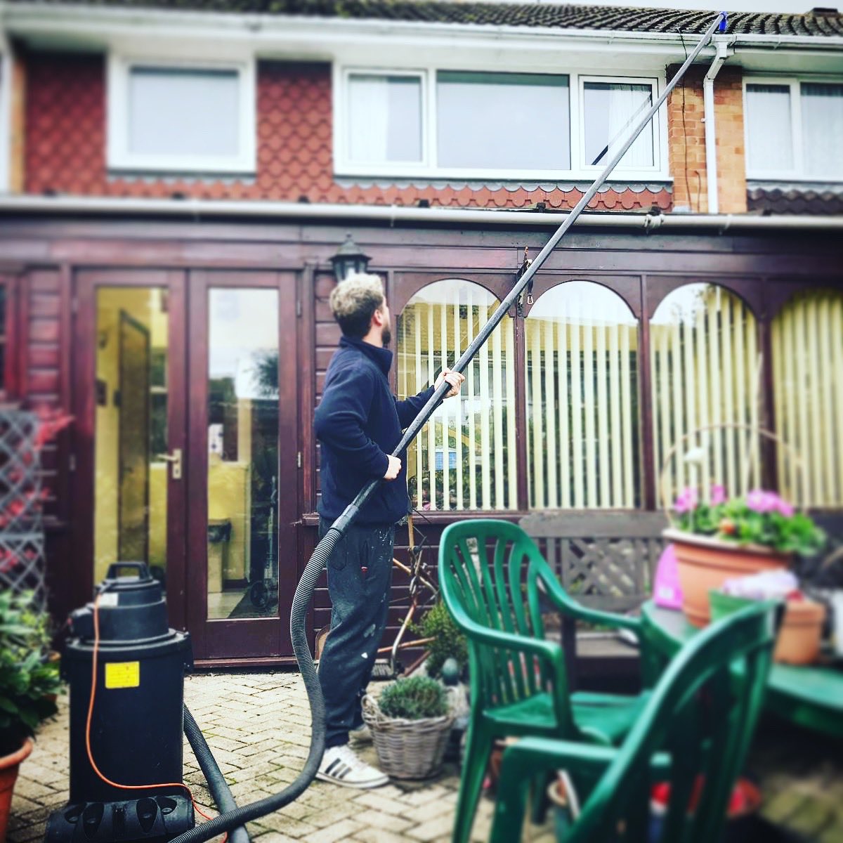 CourtneysClean0's tweet photo. Gutter Clearance today in Stanwick over a conservatory, otherwise nightmare to get to with #skyvac 
#skyvac #atom #gutters #guttercleaning #autumn #moss #leaves #blocked #outdoors #exteriorcleaning #home #maintenance #carbonfibre

Products used purchased through @spinaclean 🙌🏼🍂 https://t.co/csRXpaA5Vf