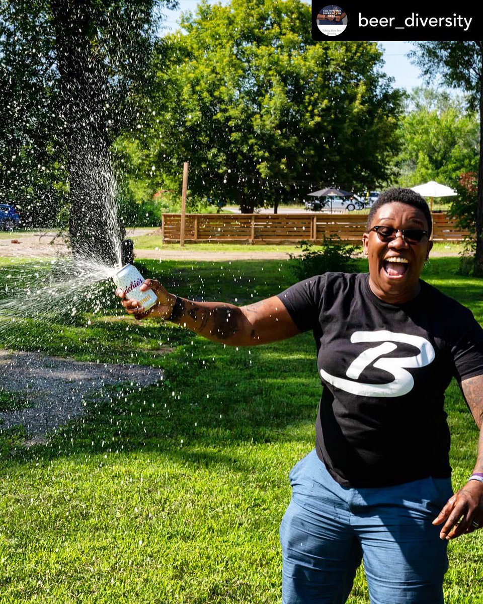 🎉Those who love our beer, love it A LOT!! Did you know that we do custom packaging for your bar/event/venue/party/wedding etc?! Slide in our DM or get in touch with us to add a little personal flare! Let us put your story in the hands of each of your customers or attendees!