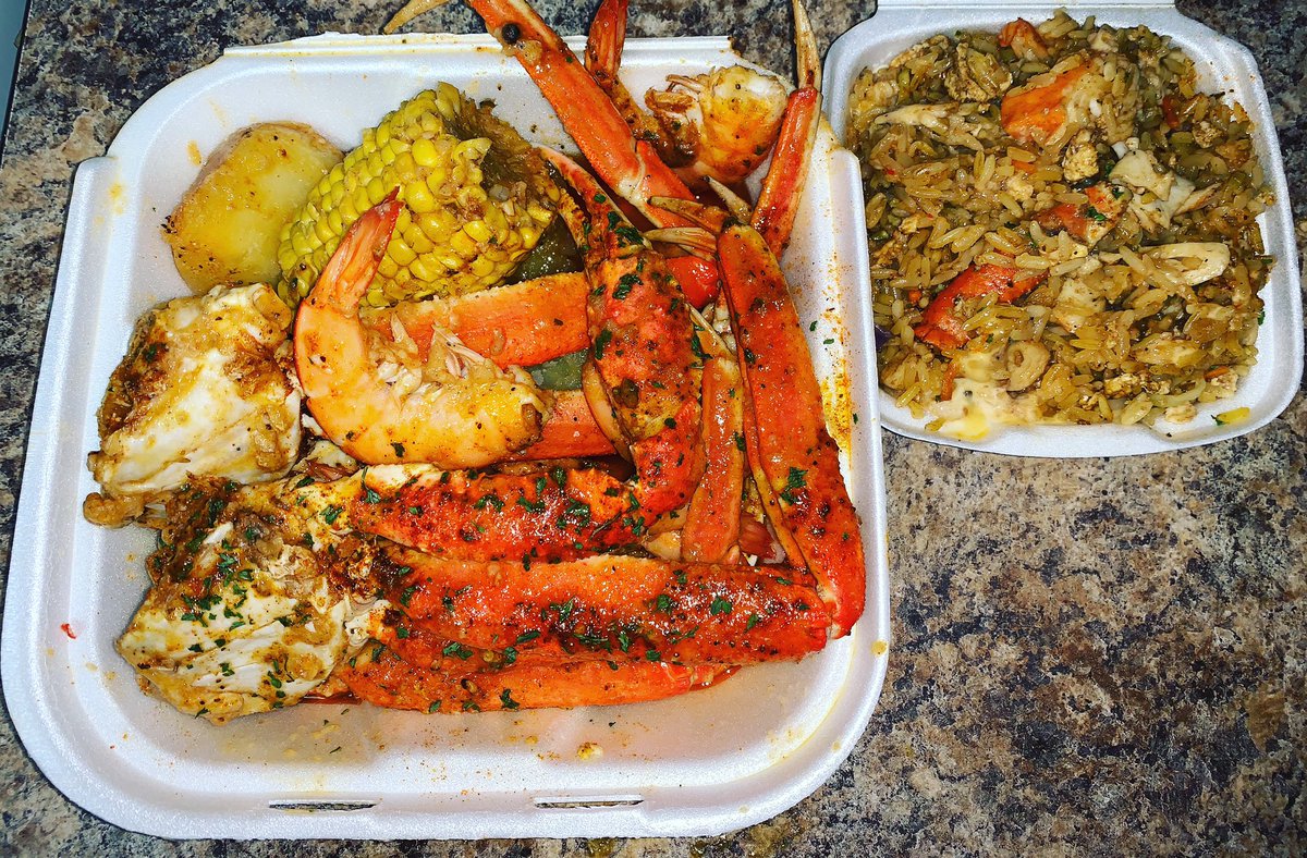 🤤😋 The Bust Down Is About To Be Real #ItsAboutToGoDown #FoodPorn #SeafoodLover #SnowCrabs #CrabLegs #SouthernPot #SeafoodRice #GoodEats #GetInMyBelly