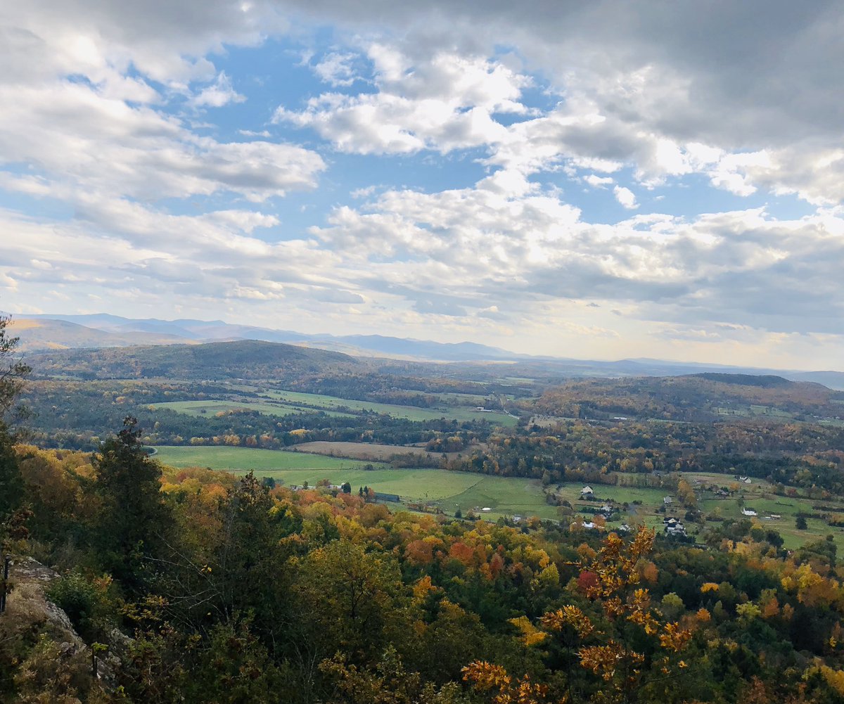 RachelICR's tweet photo. Finally did my own #findyourpeakvt #MountPhilo #Vermont #foliage https://t.co/0Vv4w7BLBw