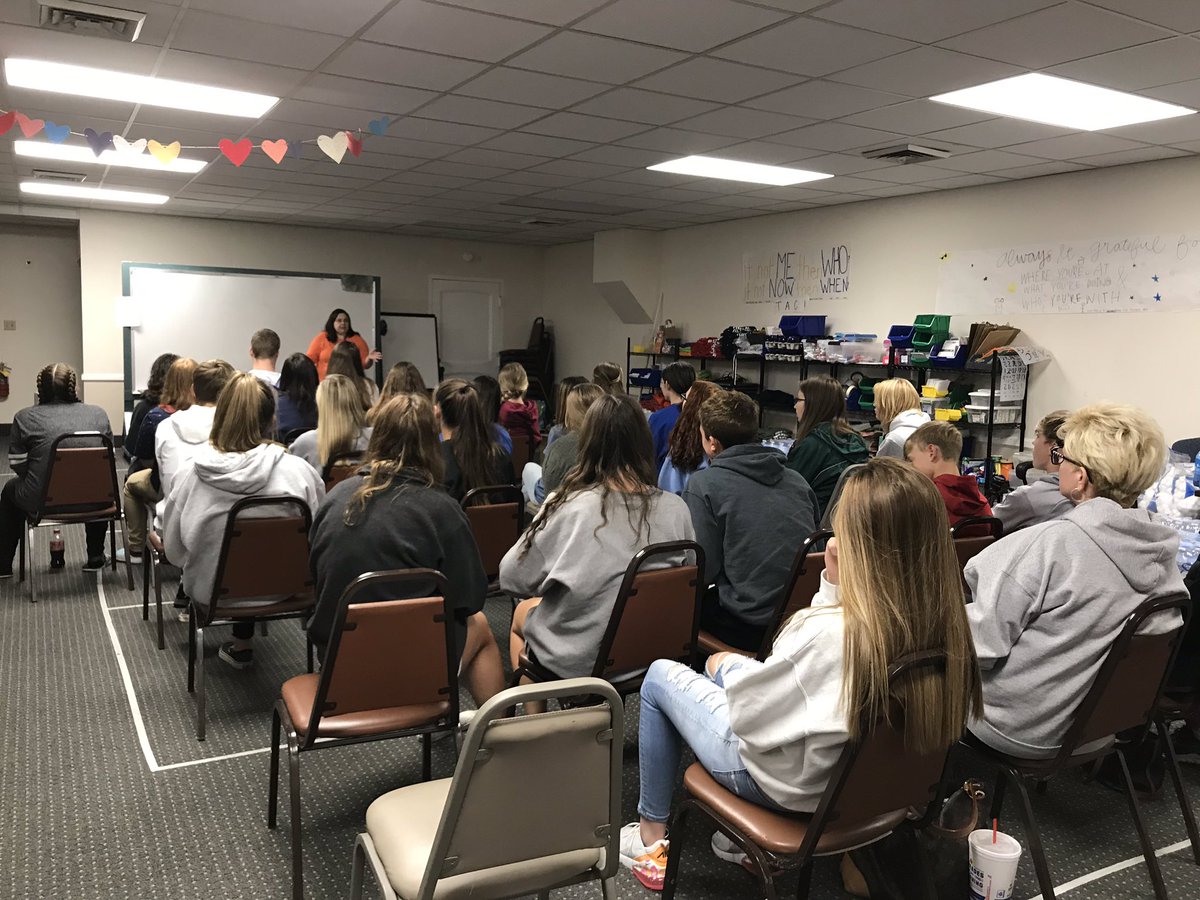 YouthResources's tweet photo. We are thrilled to have the @GirlScoutsSWIN & @EVPLibrary speaking to TAC members at the inReach Committee’s Community Networking Night about why volunteers are so important to their organizations! #TACtime https://t.co/yi0vx84IYS