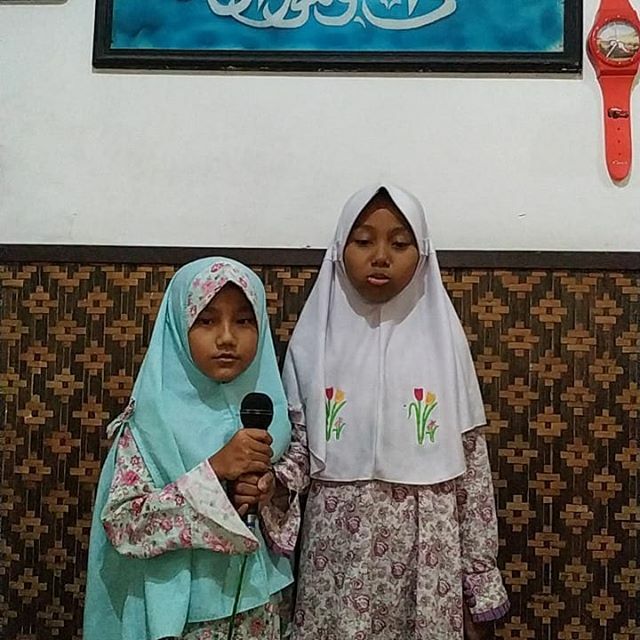 asli_store's tweet photo. Santri Yayasan Jannah Firdaus Qur'ani (JannahQu) sedangn tasmi' alquran surat at takwir dalam acara silaturohim keluarga besar JannahQu yang diselenggarakan oleh pesantren JannahQu di desa bojong nangka kecamatan gunung putri kabupaten bogor.
Kami ucapka… https://t.co/ZO3oFTtBXl https://t.co/cWocEbFNAz