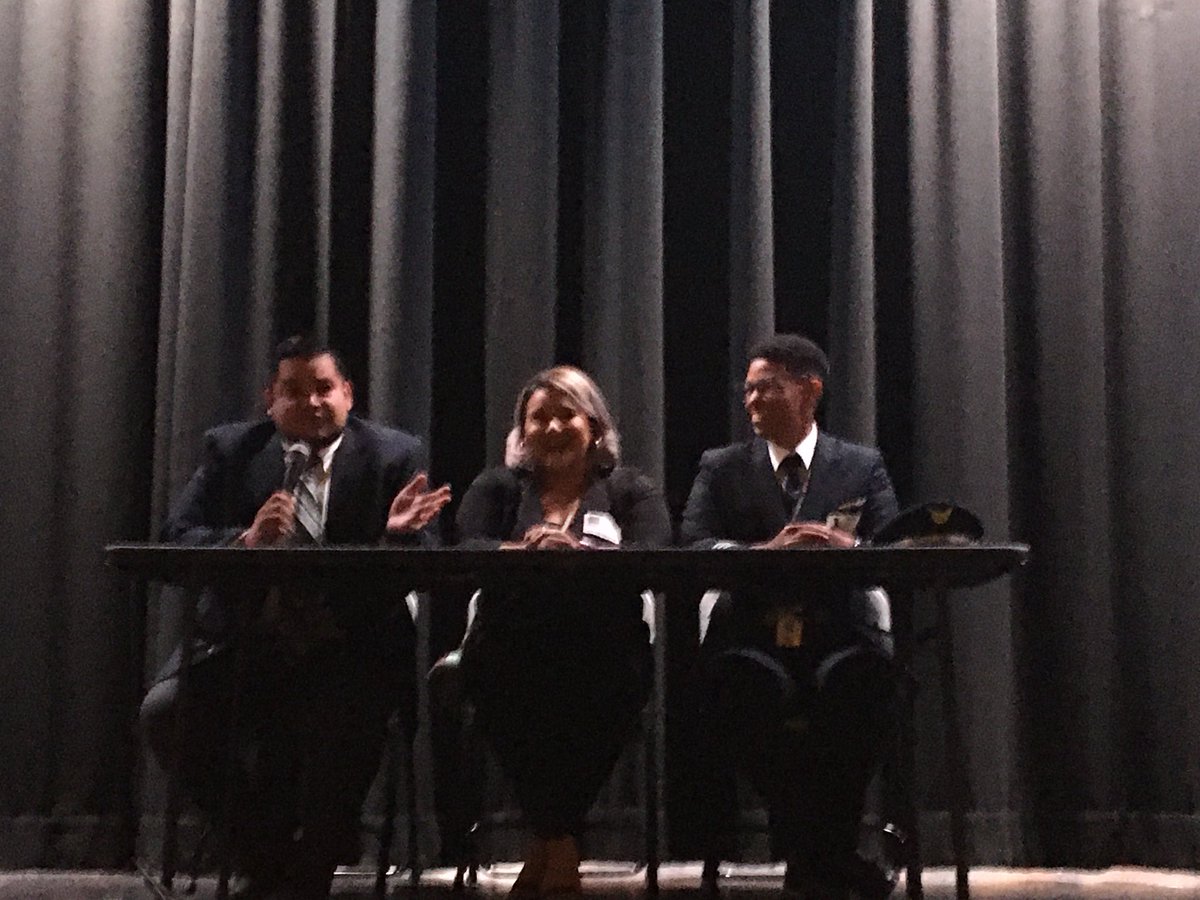 MeadeHSAVID's tweet photo. Meade Alumni.. โ15,โ14 and โ02 giving back during our Panel discussion for our underclassman during our 4th Annual College and Career Day @MeadeHSAACPS @MeadeIB @AVIDAACPS @FredlriversF https://t.co/X0c932AIfO